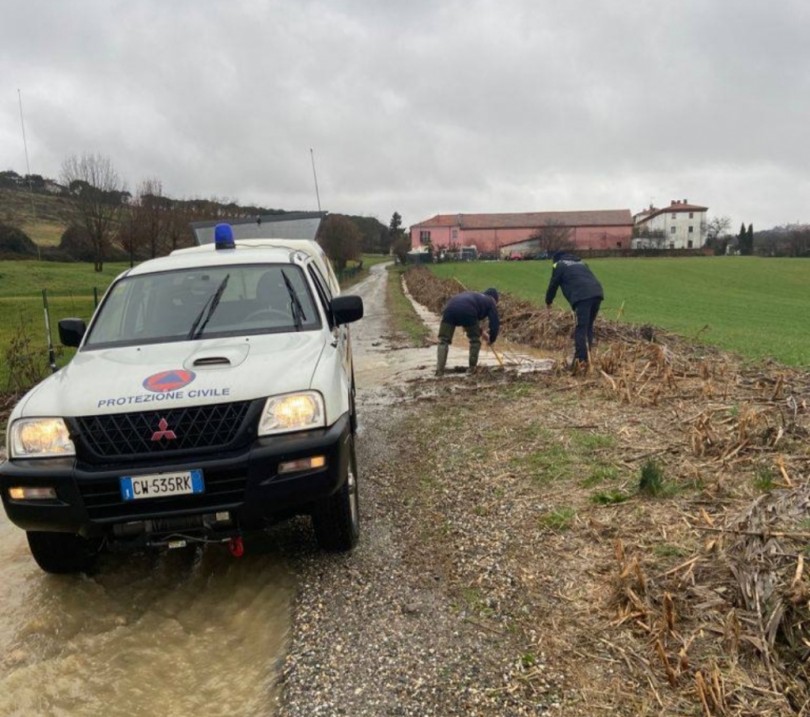 Allagamenti in strada Bassotti e a Rolasco